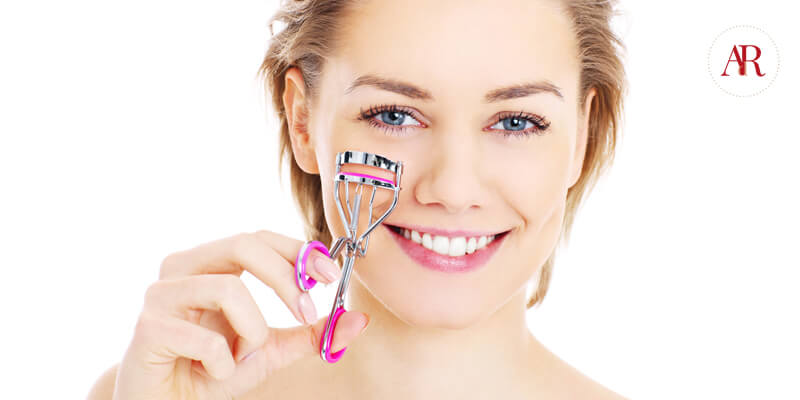 Que penser du recourbe-cils ?
